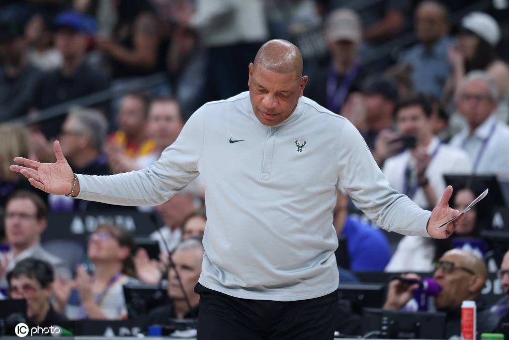 字母哥今夏大概率被交易 里弗斯与多名球员有矛盾